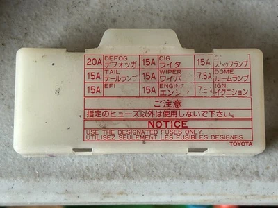 84-88 TOYOTA PICKUP TRUCK 4RUNNER OEM INTERIOR CAJA DE FUSIBLES TAPA DIAGRAMA Foto 1 de 4
