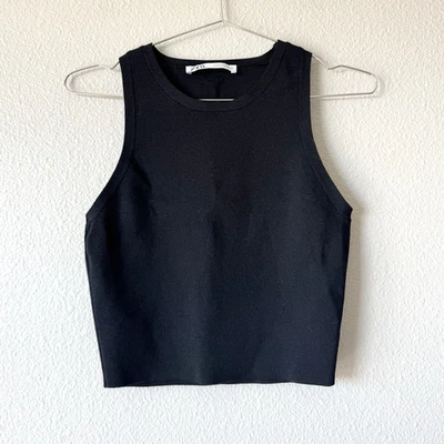 Camiseta sin mangas Zara tejida recortada talla mediana negra clásica minimalista capas básicas Foto 1 de 4