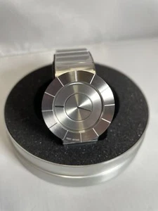 ISSEY MIYAKE TO Tio Yoshioka Tokujin design NY0N001 Silver Watch New in Box JPN - Picture 1 of 13