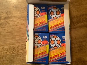 1990 Pacific Soccer packs - Picture 1 of 2