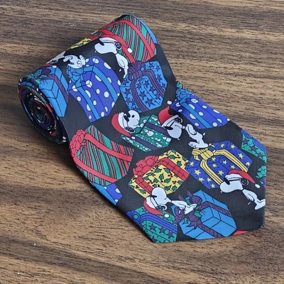 Licencia PEANUTS SNOOPY Sombrero de Papá Noel Regalos de Navidad Corbata para el cuello9 60" × 4" Foto 1 de 4