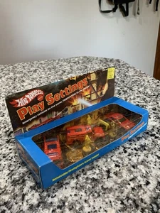 1982 HOT WHEELS PLAY SETTINGS FIREFIGHTER SCENE DIECAST Misb Rare Fire Truck Car - Picture 1 of 10