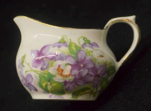 VINTAGE SUTHERLAND ENGLISH BONE CHINA MINIATURE CREAMER, DEVON VIOLETS PATTERN - Picture 1 of 5