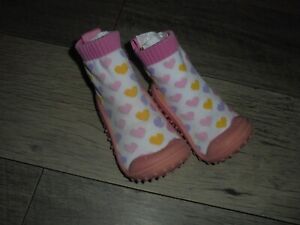 Skidders Colorful Hearts Grip shoes size 18 Months