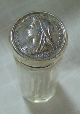 English Dressing Bottle w/Sterling Top Queen Victoria Penny on Top Foto 1 de 4