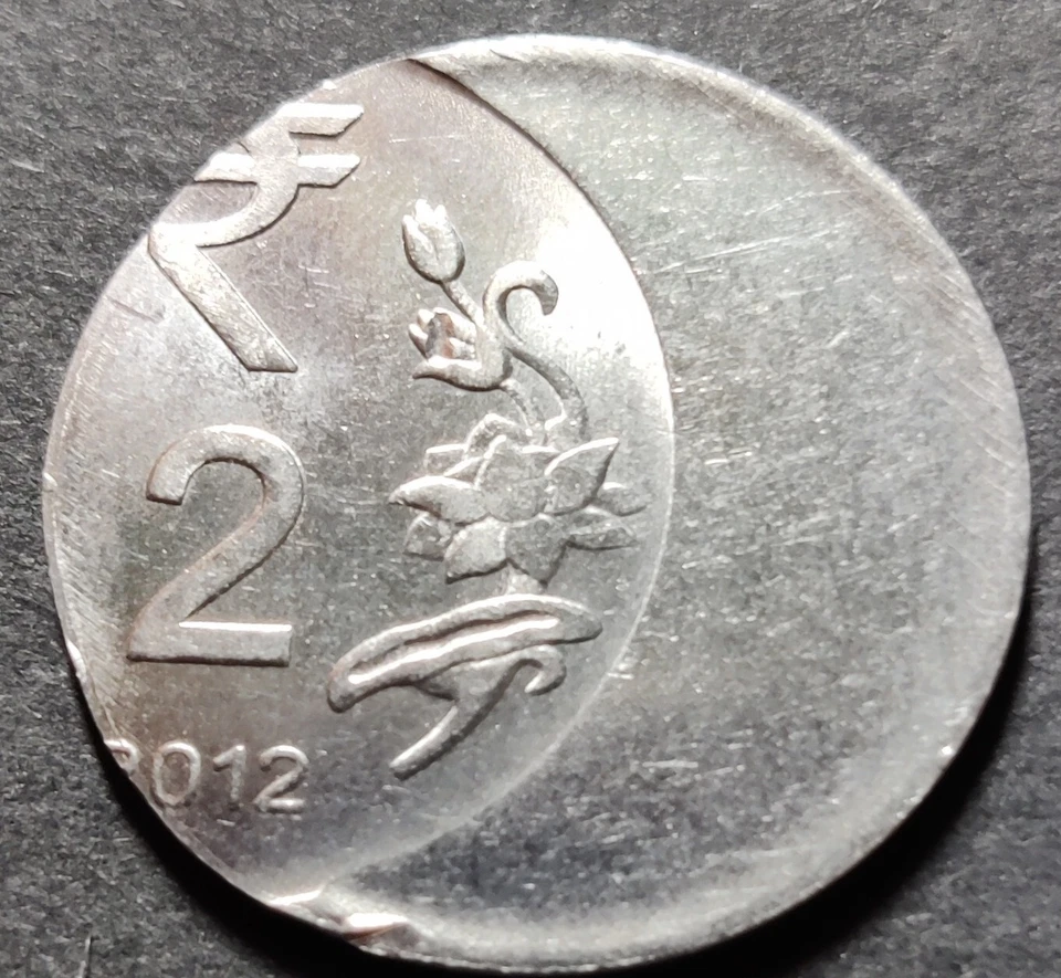 India Rs 2, UNC Error, 2012, Floral Pattern, Huge 'OFF CENTER' (A-8) - Image 1 of 2