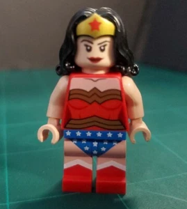 LEGO Super Heroes Minifigure Wonder Woman (Genuine) - Picture 1 of 3
