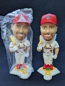 Dos camisetas blancas de béisbol MARK McGWIRE de los Cardenales de San Luis SGA con nuevo en caja talón de boletos - Imagen 1 de 5