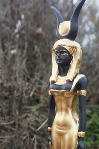 90013 FIGURINE DEESSE ISIS DEBOUT 22 CM EGYPTIEN EGYPTE STATUE EXPO RAMSES 2 - Imagen 1 de 9