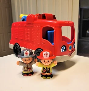 Fisher Price Little People helfen anderen Feuerwehrauto mit Figuren - Bild 1 von 3