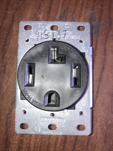 Leviton 30A - 125/250V Industrial Grade Flush Mounting Receptacle 14-30R - Picture 1 of 7