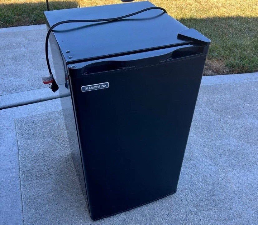 Mini nevera mejorada con congelador refrigerador compacto de dormitorio de 3,2 pies cúbicos pequeño C... Foto 1 de 1