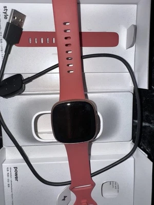 Smartwatch Fitbit - Versa 4 fitness - Rosa cobre - Imagem 1 de 4