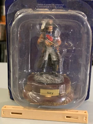 Soldatino di Piombo De Agostini " NEY " su basetta di legno mai aperto - Immagine 1 di 2