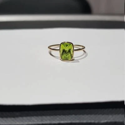 1.63 Ct Peridot Bezel Ring 10K Solid Yellow Gold - Image 1 of 4