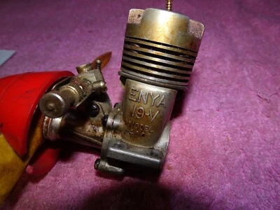 EXCELLENT VINTAGE JAPAN ENYA 19 V CONTROL LINE NITRO MODEL AIRPLANE ENGINE w' Pr - Image 1 of 4