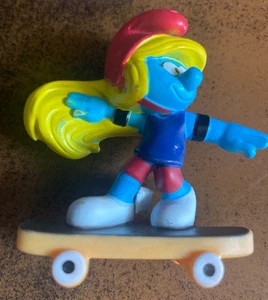 Smurfette with Skateboard - McDonald's Happy Meal - Schleich - 2024 - 5.5cm - Picture 1 of 3