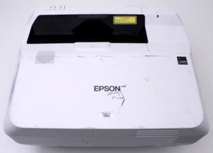 Epson PowerLite 700U Projector 2520 Hours w/ Remote & Mount - Picture 1 of 14