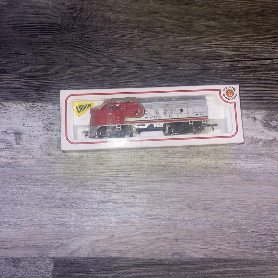 Bachmann HO Scale Santa Fe Diesel Locomotive Red & Silver Warbonnet – Lighted - Image 1 of 2
