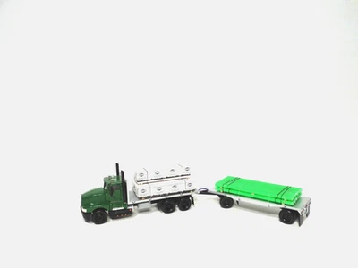 Camión y remolque Promotex 1/87 Kenworth de plataforma plana con cargas personalizadas Foto 1 de 4