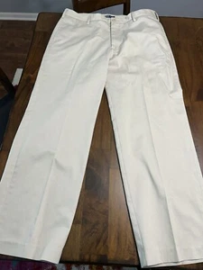Pantalone chino IZOD taglio dritto marrone taglia 34x29 piatto davanti - Foto 1 di 7