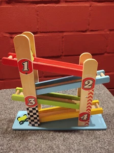 Autobahn, Kugelbahn, Holzspielzeug für Kleinkinder, dabei ist ein Fahrzeug - Bild 1 von 5