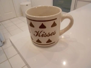 HERSHEY KISSES TASSE - AUSGABE 1980 - SEHR GUTER ZUSTAND 3 1/4" HOCH - Bild 1 von 4