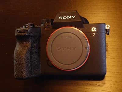 Sony Alpha 7 IV 33 MP Spiegellose Systemkamera - Body - nur 9900 Auslösungen - Bild 1 von 4