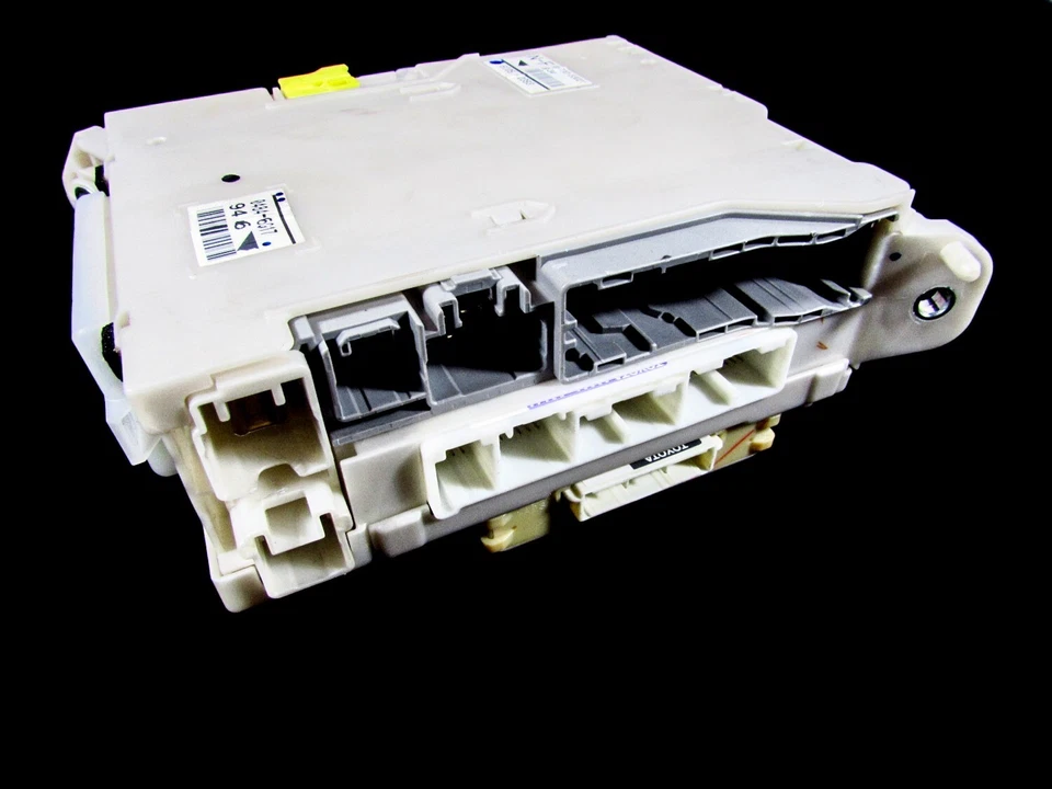 Centralina Lexus IS II XE2 rete di bordo interno portafusibili destra - Immagine 1 di 4