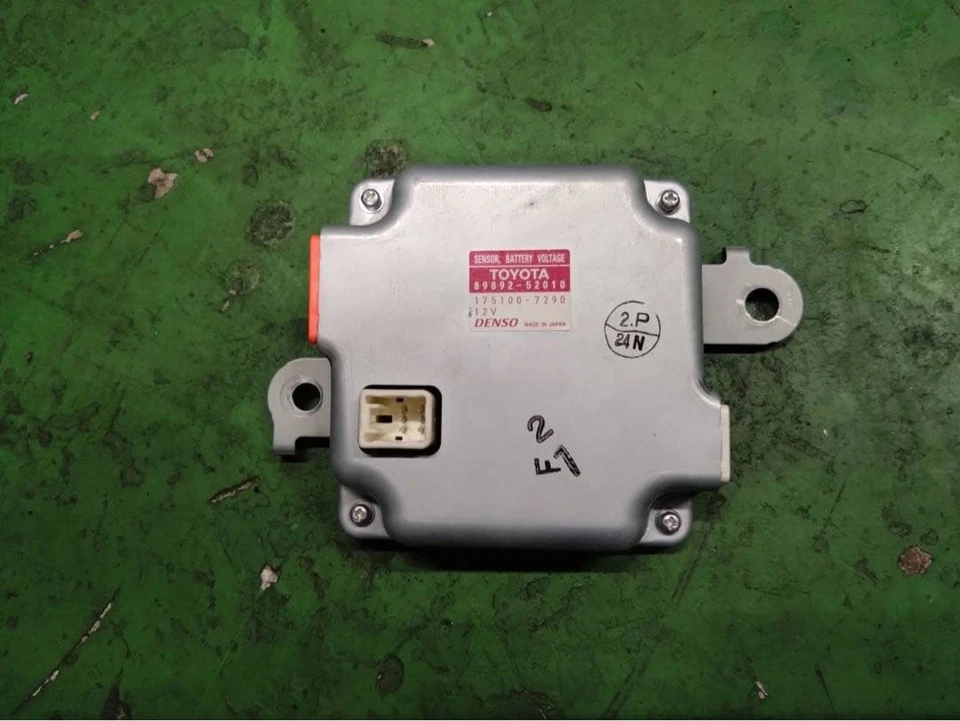 Sensor de tensão da bateria JDM Toyota genuíno 89892-52010 Aqua Prius C NHP10 usado - Imagem 1 de 1
