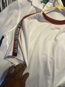 Guess T Shirt Size Medium - Picture 1 of 4
