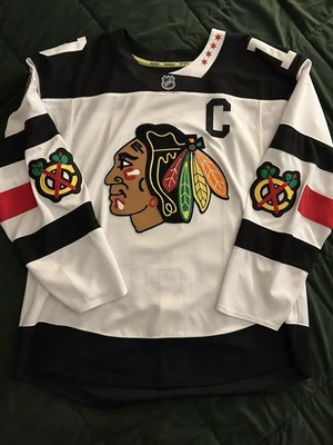 Punteras de camiseta de los Blackhawks Stadium Series 2016 Foto 1 de 4