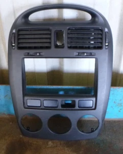 Kia Cerato LD 2/04-10/06 Radio Surround Trim - Picture 1 of 2