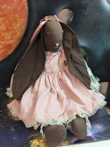 Vintage 26" braun Hase Kaninchen Handarbeit Schlapp Stoffpuppe rosa Herz Schürze & Kleid - Bild 1 von 17