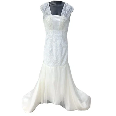 Women’s Wedding Dress Small 4–6 Ivory Sleeveless Lace Tulle Gown Empire Waist  - Image 1 of 4