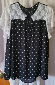 Women's Disney Plus Size 3 Pullover Shirt Black and White Lace Short Sleeve - Picture 1 of 4