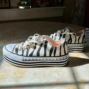 Zapatilla deportiva Converse Zebra plataforma baja a rayas para mujer 6,5 RARA para coleccionistas - Imagen 1 de 8