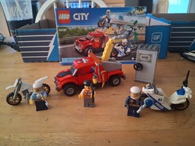 Lego City 60137 Tow Truck Trouble. Retired, Complete w/ Manual & Minifigures