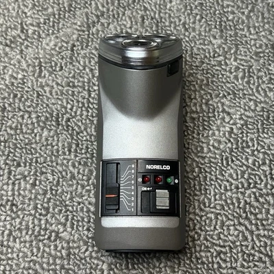 Maquinilla de afeitar recargable Norelco Rotatract triple cabezal HP-1328 Foto 1 de 4