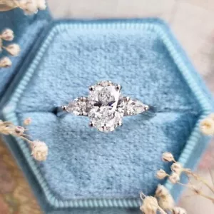 Anillo de compromiso de diamantes de corte ovalado de 2,00 quilates de oro blanco de 14 quilates - Imagen 1 de 5