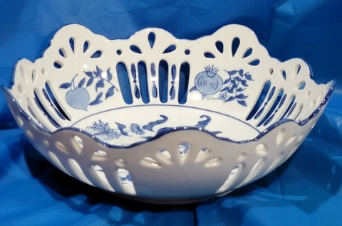 Beautiful Asian Ceramic Bread Bowl. White And Blue 9.5" in Diameter Cover