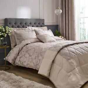 Catherine Lansfield Damask Jacquard Luxury Duvet Cover Bed Collection Champagne - Picture 1 of 70