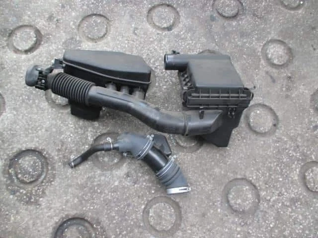 TOYOTA Prius 2009 DAA-ZVW30 Air Cleaner Assembly 1770037250 [Used] [PA64859785] - Image 1 of 1