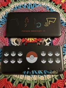 New Nintendo 2DS XL Faceplate Schale "Pokemon" Pikachu Glumanda Schiggy Bisasam - Bild 1 von 1