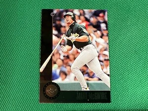 1996 Leaf #15 Mark McGwire Oakland Athletics - Picture 1 of 1