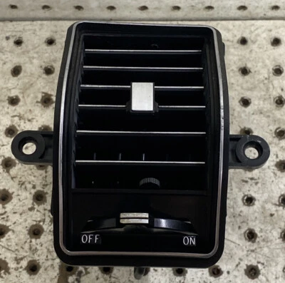 Buick Riviera GS 1974 ventilación de tablero derecho Foto 1 de 3