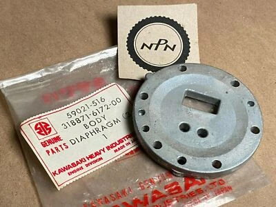 Placa de carrocería diafragma carburador Kawasaki Jet Ski JS300 JS400 JS440 JS550 NUEVO OEM Foto 1 de 2