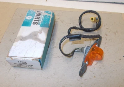 Conjunto de carcasa y lente de lámpara indicadora de señal de giro Mopar NOS 1969-70 Imperial Foto 1 de 2