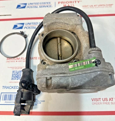 Cuerpo del acelerador Mercedes-Benz OEM 001415725 VDO 408.226/4/1 Foto 1 de 4