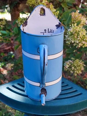 ANCIEN POT BROC DE LAVEMENT EN TÔLE ÉMAILLÉE BLEUE GRADUÉ 2 LITRES - Photo 1/4